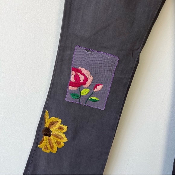 DKNY Vintage Y2K Floral Embroidered Patchwork Gray Flare Jeans - Picture 2 of 8